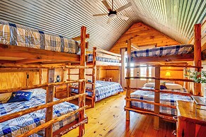 Waterfront Lodge on Lake Tawakoni: Group Getaway!