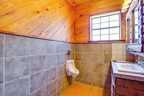 Waterfront Lodge on Lake Tawakoni: Group Getaway!