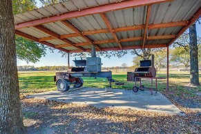 Waterfront Lodge on Lake Tawakoni: Group Getaway!