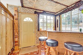 3 Mi to Dtwn: Tampa Cottage w/ Fire Pit!