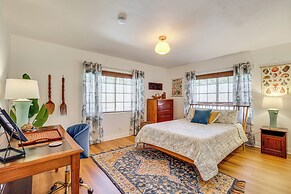 3 Mi to Dtwn: Tampa Cottage w/ Fire Pit!