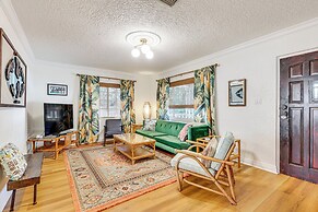 3 Mi to Dtwn: Tampa Cottage w/ Fire Pit!