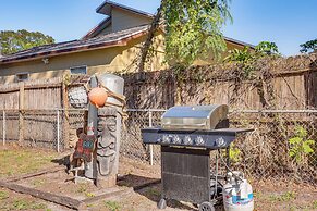 3 Mi to Dtwn: Tampa Cottage w/ Fire Pit!