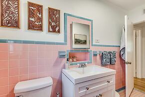 3 Mi to Dtwn: Tampa Cottage w/ Fire Pit!