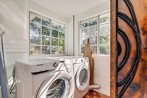 3 Mi to Dtwn: Tampa Cottage w/ Fire Pit!