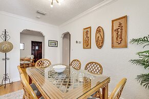 3 Mi to Dtwn: Tampa Cottage w/ Fire Pit!