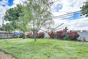 Hot Tub Haven: 4 Mi to Hard Rock Stadium!