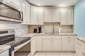 Hot Tub Haven: 4 Mi to Hard Rock Stadium!