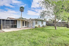 Hot Tub Haven: 4 Mi to Hard Rock Stadium!