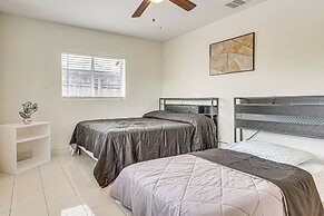 Hot Tub Haven: 4 Mi to Hard Rock Stadium!