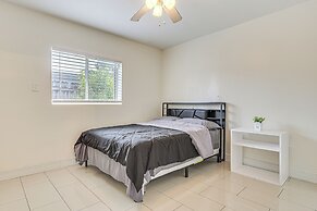 Hot Tub Haven: 4 Mi to Hard Rock Stadium!