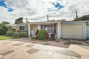 Hot Tub Haven: 4 Mi to Hard Rock Stadium!