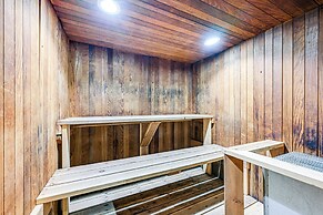 Walk to Giant Steps Ski Lodge & Lift: Mtn Retreat!