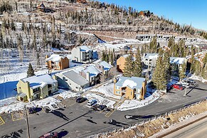 Walk to Giant Steps Ski Lodge & Lift: Mtn Retreat!