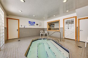 Walk to Giant Steps Ski Lodge & Lift: Mtn Retreat!