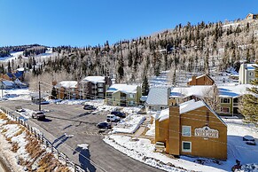 Walk to Giant Steps Ski Lodge & Lift: Mtn Retreat!