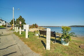 Walk to Grays Beach Park: Kingston Seaside Escape