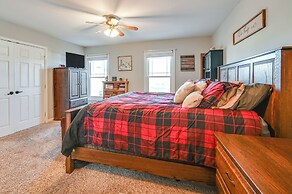 Large Family Home: 5 Mi to Dtwn Hagerstown!