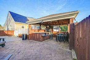 Large Family Home: 5 Mi to Dtwn Hagerstown!