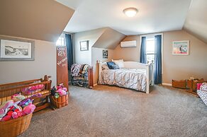 Large Family Home: 5 Mi to Dtwn Hagerstown!