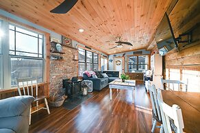 Large Family Home: 5 Mi to Dtwn Hagerstown!