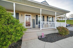 Large Family Home: 5 Mi to Dtwn Hagerstown!