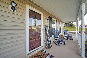 Large Family Home: 5 Mi to Dtwn Hagerstown!