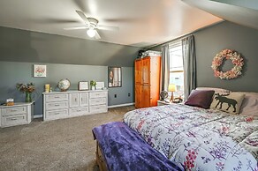 Large Family Home: 5 Mi to Dtwn Hagerstown!