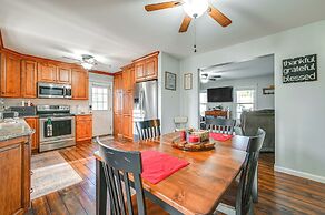 Large Family Home: 5 Mi to Dtwn Hagerstown!