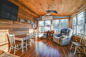 Large Family Home: 5 Mi to Dtwn Hagerstown!