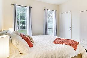 Walkable Location: Quaint Cottage in Forest Grove!