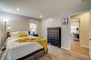 4 Mi to Lake Michigan: East Chicago Home w/ Grill