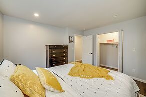 4 Mi to Lake Michigan: East Chicago Home w/ Grill