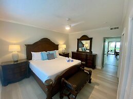 Oceanfront Condo on Seven Mile Beach