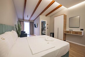 Golemi Lux Hotel