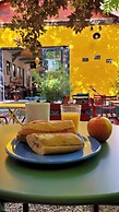 Yasi Hostel