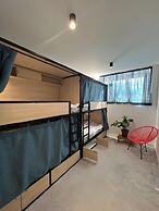Yasi Hostel