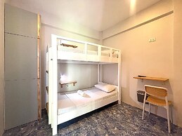 CHILL OUT HOSTEL BORACAY