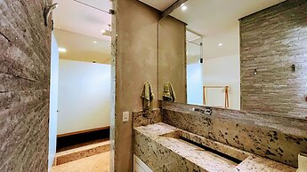 Villa Azul Mar: Sofisticação e Refúgio na Enseada