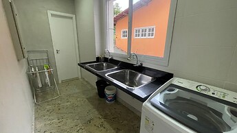 Villa Azul Mar: Sofisticação e Refúgio na Enseada