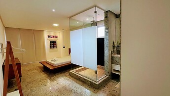 Villa Azul Mar: Sofisticação e Refúgio na Enseada