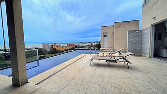 Villa Azul Mar: Sofisticação e Refúgio na Enseada