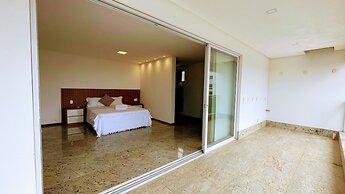 Villa Azul Mar: Sofisticação e Refúgio na Enseada