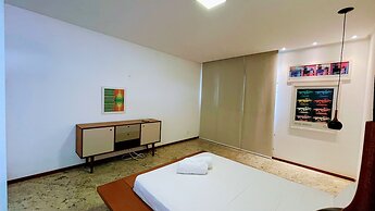 Villa Azul Mar: Sofisticação e Refúgio na Enseada