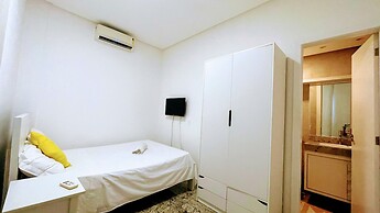 Villa Azul Mar: Sofisticação e Refúgio na Enseada