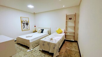 Villa Azul Mar: Sofisticação e Refúgio na Enseada