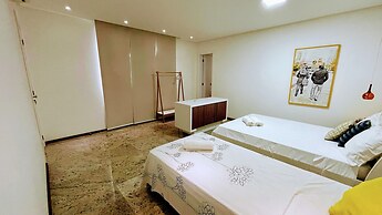 Villa Azul Mar: Sofisticação e Refúgio na Enseada