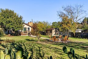 Charming Modern Retreat in Austin