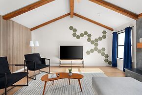 Charming Modern Retreat in Austin