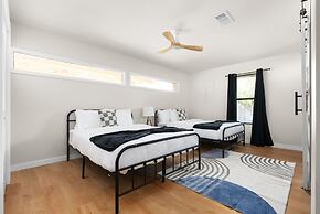 Charming Modern Retreat in Austin